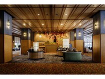 【北海道札幌市】伝統の宿「花もみじ」がロビー刷新！銘菓とドリンクが揃うフリーフロー・ラウンジ登場