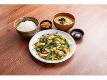 大分の地元グルメ「ニラ豚」が「定食屋 宮本むなし」で限定登場！クーポンも利用可能