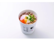 【東京都中央区】「日本橋だし場 本店」に「温玉鶏そぼろのせかつぶしめし」登場！食欲そそる味わいに