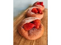 【静岡県三島市】「パンのお店かにかぞく」が、地元農家のいちごを使用した春限定いちご大福を新発売！