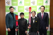 選考レース勝ち抜きジュニオリへ　名寄アルペンスキー少年団　寺島蒼一郎さん（名寄南小５年）　泉紗良さん（名寄東中１年）　加藤市長に出場報告