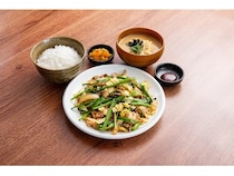 大分の地元グルメ「ニラ豚」が「定食屋 宮本むなし」で限定登場！クーポンも利用可能