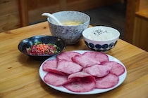 【東大阪】煙の少ない“水七輪”を囲んで、家族でくつろげる焼肉の時間。【焼肉工房もっちゃん】