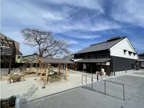 【奈良県奈良市】奈良春日山酒造がリニューアル店舗で営業スタート。自由に散策できる中庭には桜の木も