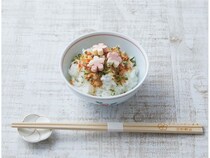 京都離宮と近畿大学が共同開発！夜でも罪悪感なく食べられる「野菜だし茶漬け」が誕生