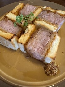 【山口カフェ】『麻里布珈琲』岩国市の人気喫茶店｜奇跡の厚切りレアかつサンドが名物