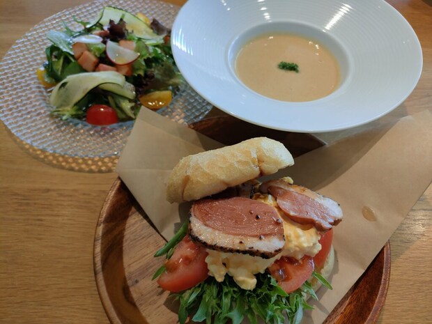 FLAT CAFE
