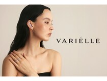「VARIÉLLE」の新シグネチャー“イヤーフックピアス”登場！軽やかで印象的な耳元へ