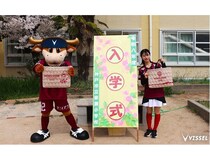 ヴィッセル神戸が、神戸市と芦屋市の新1年生にレッスンバックをプレゼント！