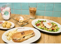 【東京都目黒区】ライフスタイルブランド「F BULL’S」初の実店舗OPEN！愛犬と一緒に楽しめるカフェ