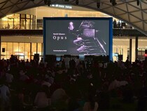 【大阪府大阪市】うめきた公園が一夜限りの巨大シネマ空間に！坂本龍一氏のフィルムコンサートを上映