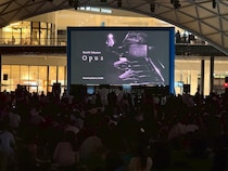 【大阪府大阪市】うめきた公園が一夜限りの巨大シネマ空間に！坂本龍一氏のフィルムコンサートを上映