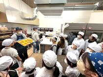 【徳島県鳴門市】新たな名産品を目指した「創作パン」を子どもたちが発案＆地元企業が商品化！