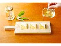 長坂養蜂場が、朝採れ生はちみつを瓶に詰めた「三ヶ日みかん蜂蜜(2026年新蜜)」販売