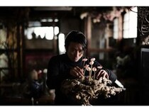 【神奈川県横浜市】華道家・萩原亮大氏の花いけパフォーマンス「陰翳礼讃」がBankPark YOKOHAMAで開催