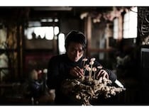 【神奈川県横浜市】華道家・萩原亮大氏の花いけパフォーマンス「陰翳礼讃」がBankPark YOKOHAMAで開催