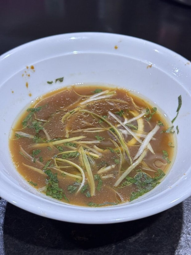 特殊つけ麺のつけ汁のアップ写真
