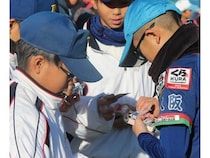 学童野球の全国大会「ポップアスリートカップ」の選手たちが『カード交換』で交流！