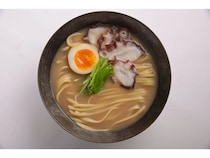 広島の百貨店・福屋が顧客や地元企業と共同開発した「うま糀らぁめん」を販売開始