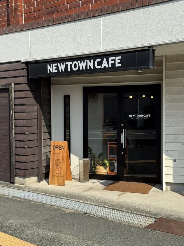 山口県宇部市『NEWTOWN CAFE』店舗外観写真