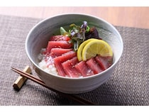 京丹後の地魚卸「魚政」が“フレンチ魚だし”で味わう新感覚漬け丼・カルパッチョを発売