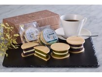 【東京都港区】明治記念館が、抹茶あん2個と小倉あん3個入りの「サンドもなか 5個入り」を発売！