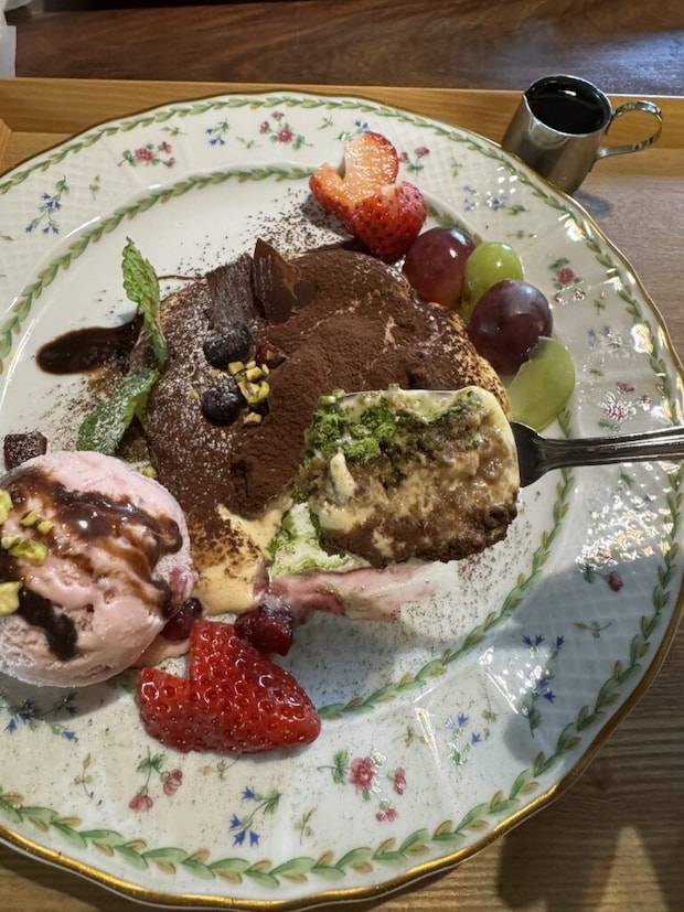 『Gallery CAFE とこのま』自家製ティラミスのアップの写真