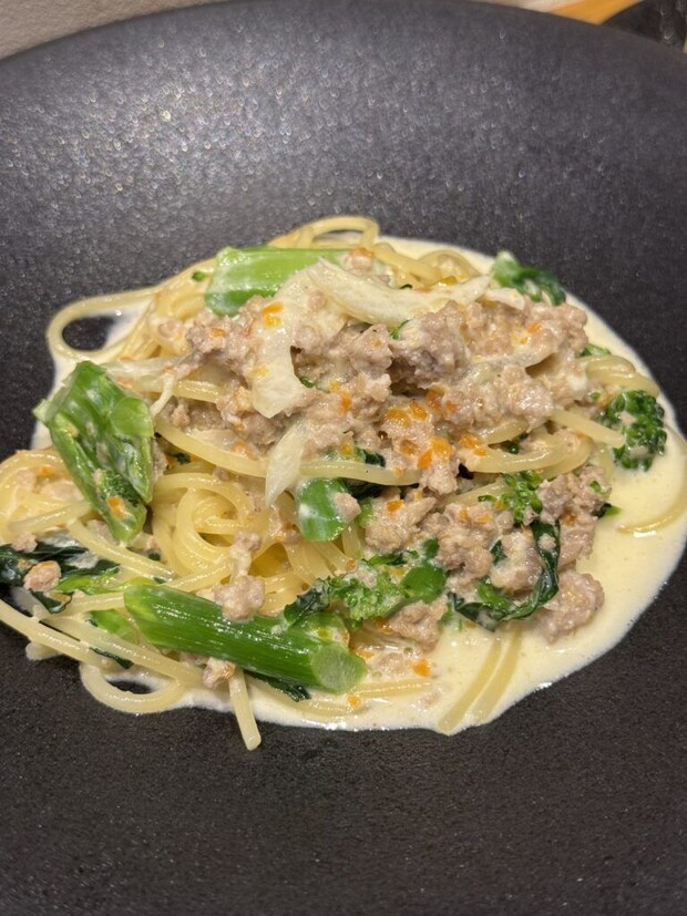 『卯月』豚ひき肉とはなっこりーのクリームスパゲッティ
