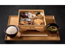 【京都府京都市】極上の朝食体験！「八代目儀兵衛」が「朝御膳」を開始。賞味期限5分の「黄金おこげ」も