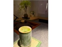 【東京都中央区】天然竹カップで味わう抹茶スタンドが築地にオープン。日本茶文化を世界へ発信