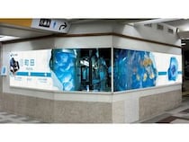 新江ノ島水族館が町田駅をジャック！“水族館の裏側”をのぞける体験型広告を展開