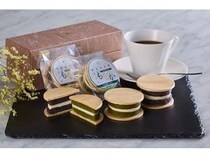 【東京都港区】明治記念館が、抹茶あん2個と小倉あん3個入りの「サンドもなか 5個入り」を発売！