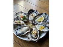 【大阪府大阪市】一年中生牡蠣が味わえる、牡蠣づくしの居酒屋「イザカヤキツネ」が難波にオープン！