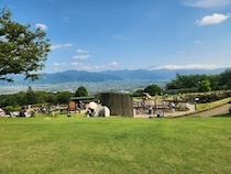 【山梨県山梨市】笛吹川フルーツ公園のサマーフェス！絶景を眺めながら水遊びと桃のスイーツを楽しめる