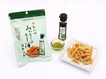 「わたや みどりのラー油スナック」を阿部幸製菓が発売！老舗へぎそば店とコラボ