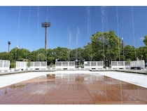 【神奈川県小田原市】上府中公園の親水広場に、安全に水遊びができる噴水施設「ファウンテンデッキ」設置