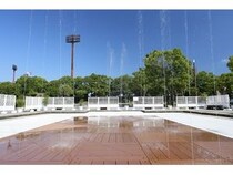 【神奈川県小田原市】上府中公園の親水広場に、安全に水遊びができる噴水施設「ファウンテンデッキ」設置