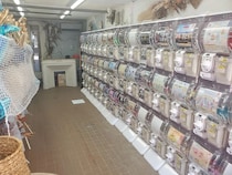 【東京都足立区】花屋に新しい来店理由を！北千住に本格ガチャ専門店「HANAよりGACHA」オープン