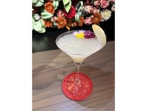 【大分県大分市】果肉感にこだわった桃ドリンク！RAISE BARに2つの夏季限定新メニューが登場