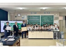【鹿児島県鹿児島市】さつきが電子黒板「ミライタッチ」寄贈で鹿児島市教育委員会・田上小学校から感謝状