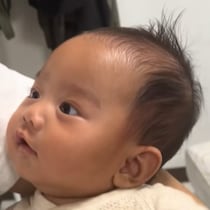 生後4ヶ月にしておしゃべりが上手すぎる赤ちゃん！！！ 今日一日のできごとを報告してるみたい