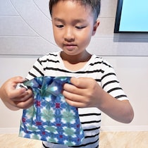 予測不能な仕上がりに息子も大ハマり！ 「おりぞめ×AI」で世界に1枚のトレカ制作体験（東京・品川区）