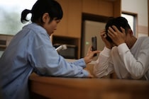 1,009人調査で判明「浮気調査“写真だけ”の限界」裁判で有効とされる証拠との違いとは？