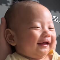 この微笑み、とろける～♡ パパとおしゃべり中に眠くなっちゃった赤ちゃんが尊い