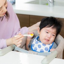 「かれこれ3週間、食パンしか食べない」「手作りにこだわらない」離乳食の悩みに先輩ママたちの経験が助かる！