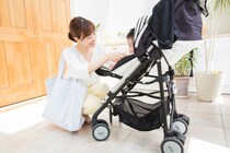 赤ちゃんとの初めての外出、どうだった？ 先輩ママたちが準備したものと想定外のトラブル事例
