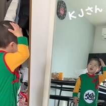 リアクションが神！ はじめて坊主頭にした男の子が鏡で自分の姿を見たとき口にしたフレーズとは!?