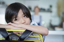 「子育てしている自分の価値を認めてほしい」子育て中のイライラや不安との向き合い方／小児精神科医・内田舞先生インタビュー