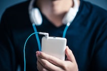 加藤ローサさん「え？ 私がしなくちゃいけないの？」リビングでヘッドホンつけっぱなしの中2長男への連絡方法とは