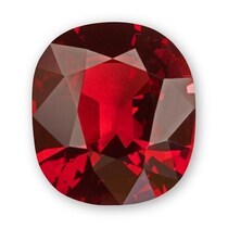 英王室所有「黒大使のルビー」はルビーではなかった。その予想外な正体とは…？